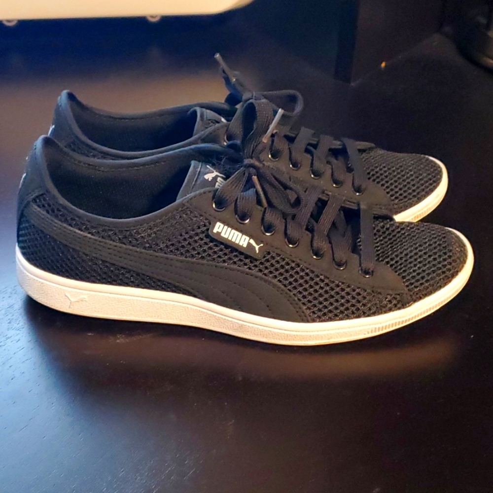 Women's Puma Black Sneakers Size 8.5 - Picture 3 of 7